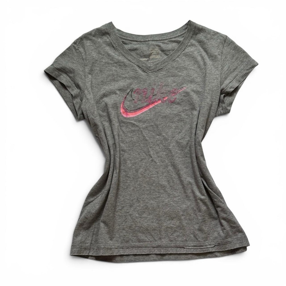 Nike Womens V-Neck T-Shirt Gray Metallic Pink Swoosh Graphic Tee Size S